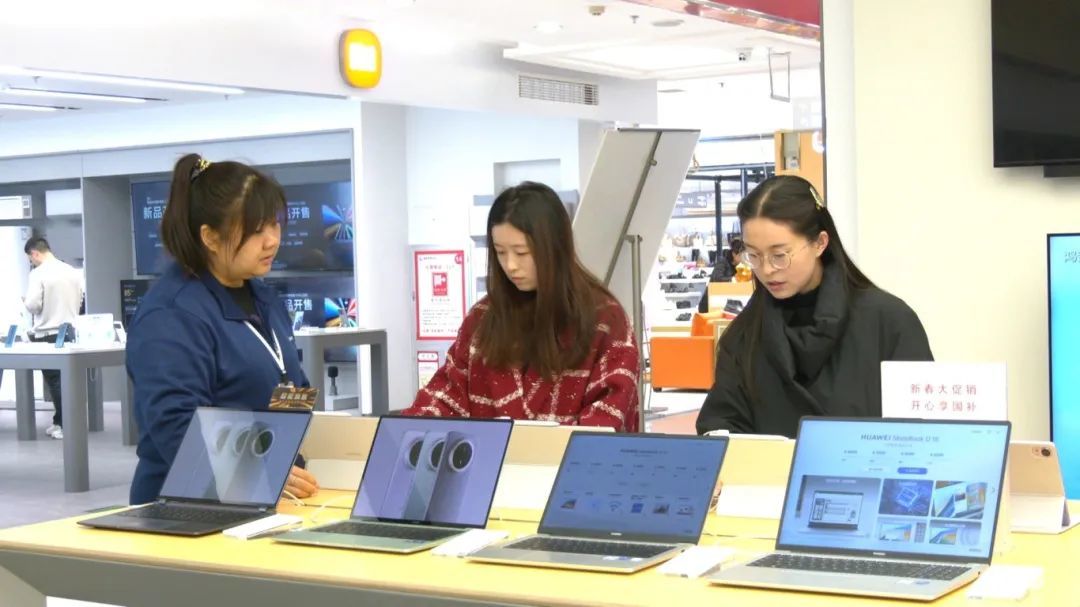 數(shù)碼產(chǎn)品領(lǐng)跑消費(fèi)盛宴，肅州“利”“惠”雙全激活市場活力